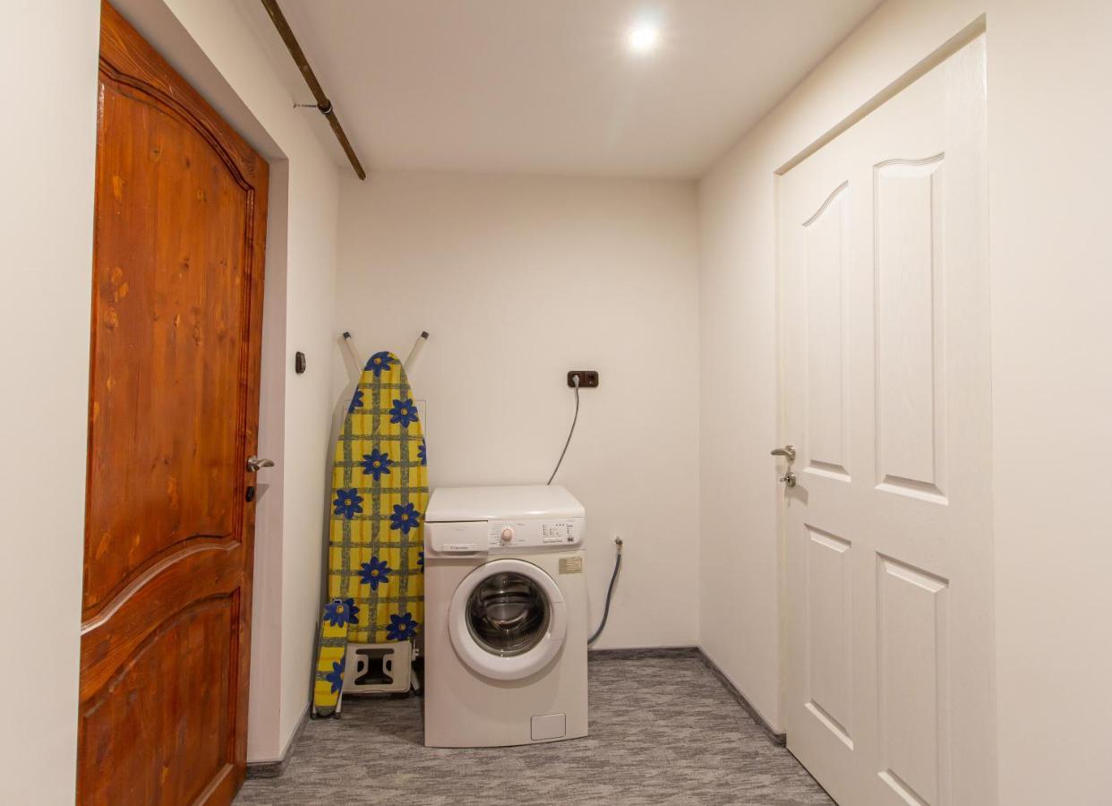Deli Terasz A Apartman Free Parking, Self-Check-In Anytime Gyor Bagian luar foto