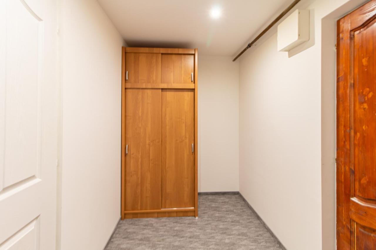 Deli Terasz A Apartman Free Parking, Self-Check-In Anytime Gyor Bagian luar foto